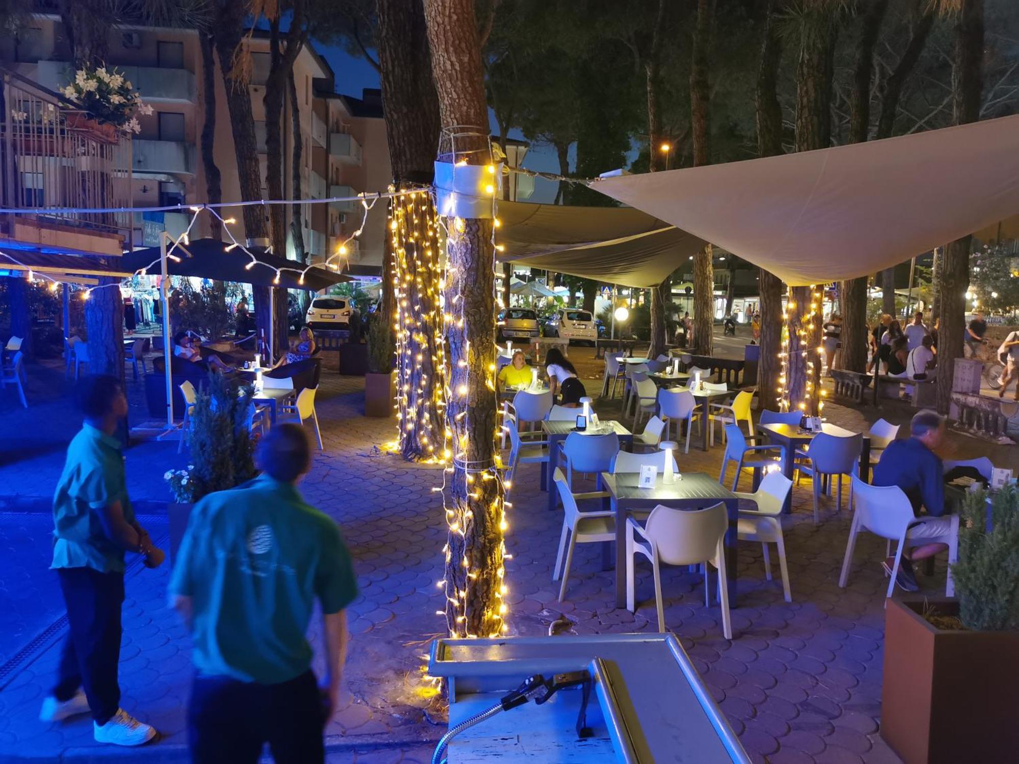 Hotel Pine Beach Rosolina Mare Exterior foto