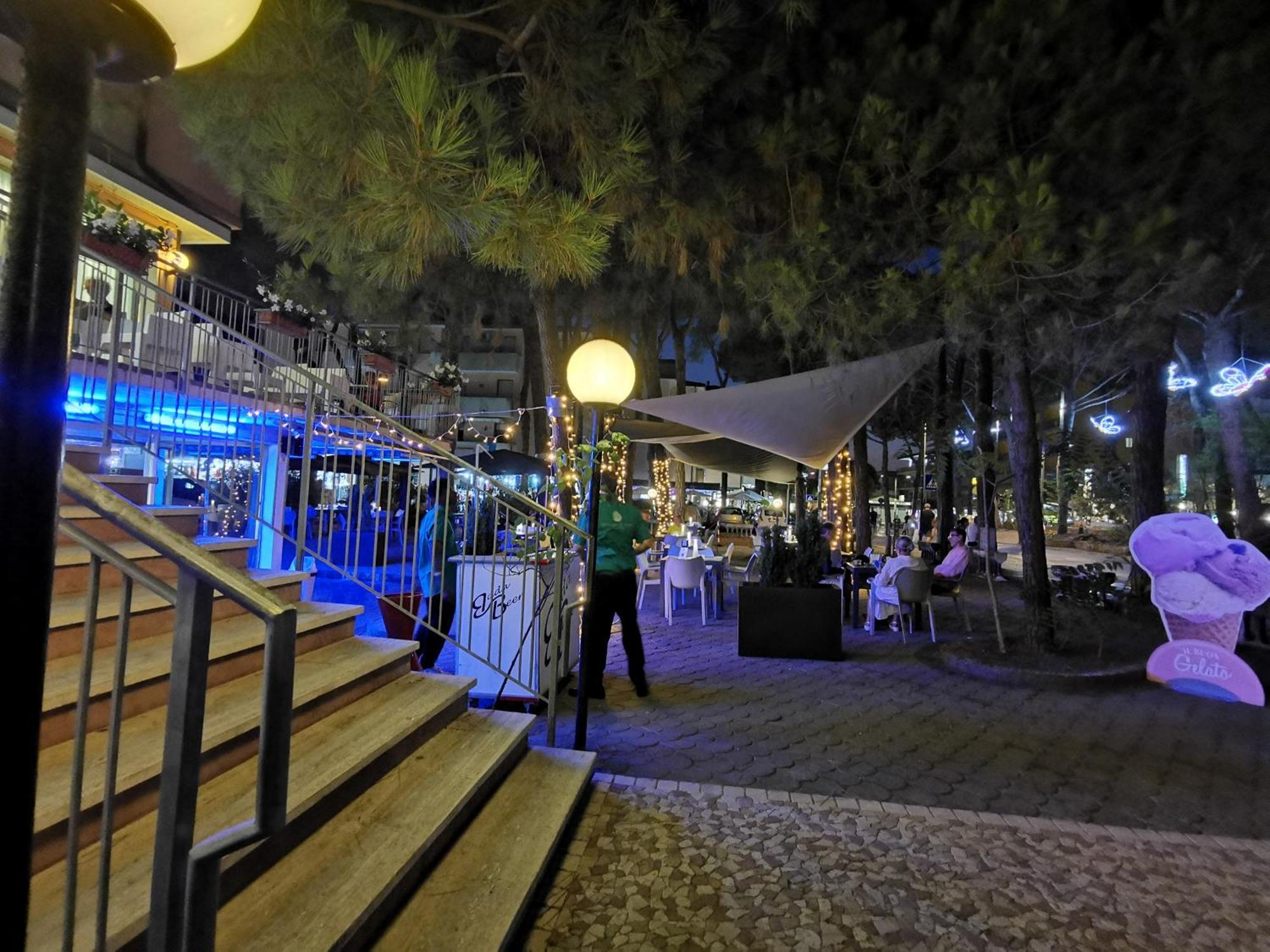 Hotel Pine Beach Rosolina Mare Exterior foto